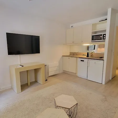 Cozy Studio With Balcony And Shared Pool Apartamento Saint-Raphaël