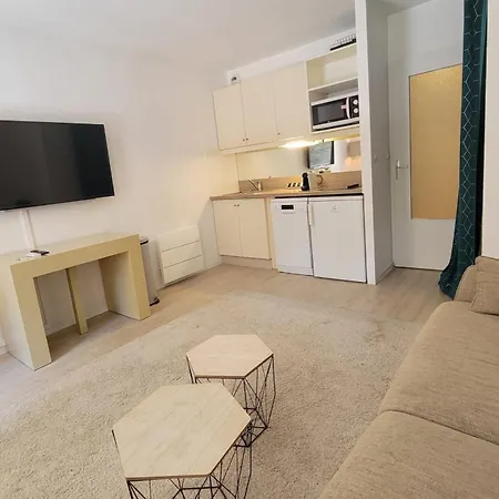 Cozy Studio With Balcony And Shared Pool Apartamento Saint-Raphaël