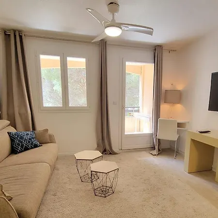 Cozy Studio With Balcony And Shared Pool Saint-Raphaël