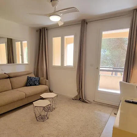 Cozy Studio With Balcony And Shared Pool Apartamento *